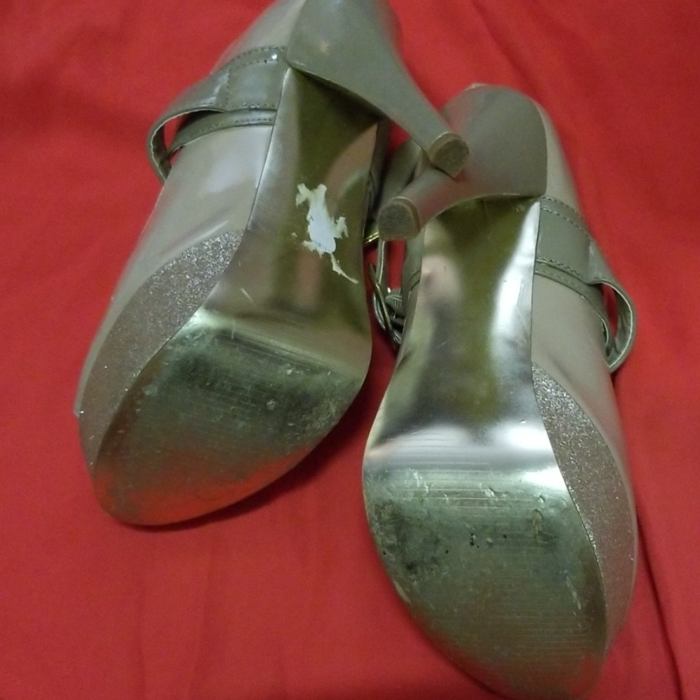 3 Tone Heels - Picture 3 of 8